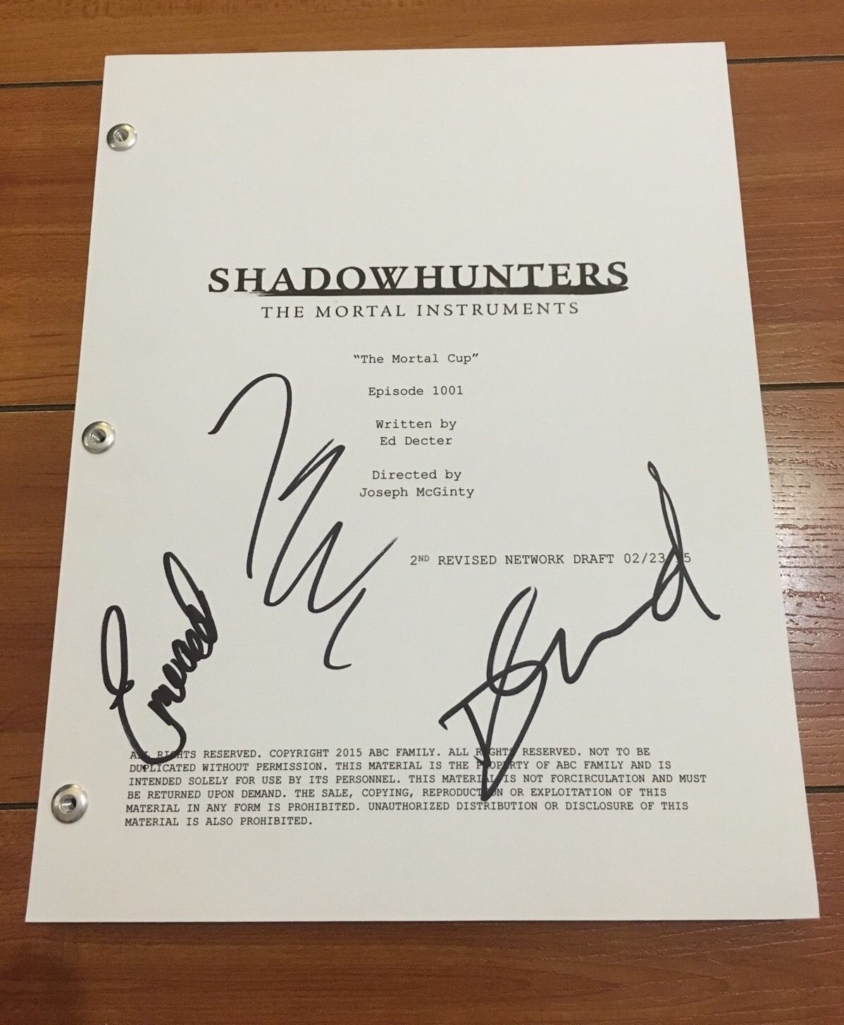 SHADOWHUNTERS THE MORTAL INSTRUMENTS SIGNED PILOT SCRIPT BY 3 CAST w/PROOF