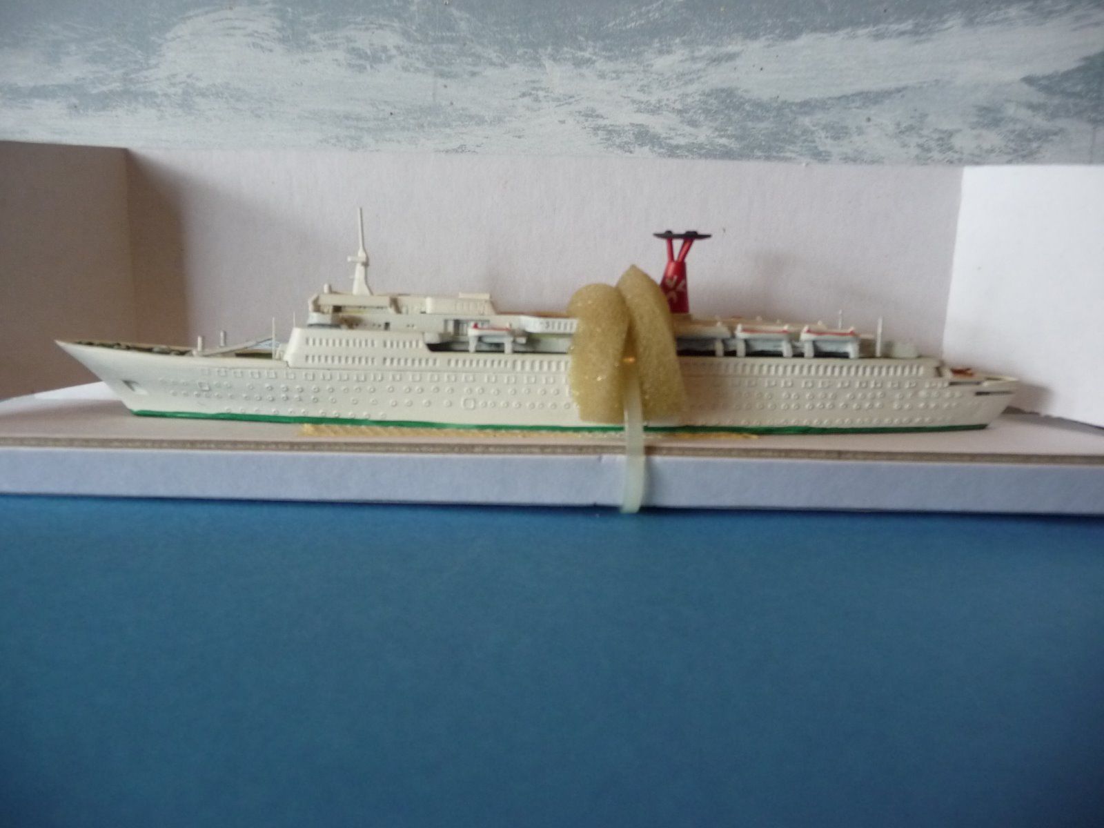 1/1250 scale model ship, "Hamburg", by, Hansa, No:  S- 172.