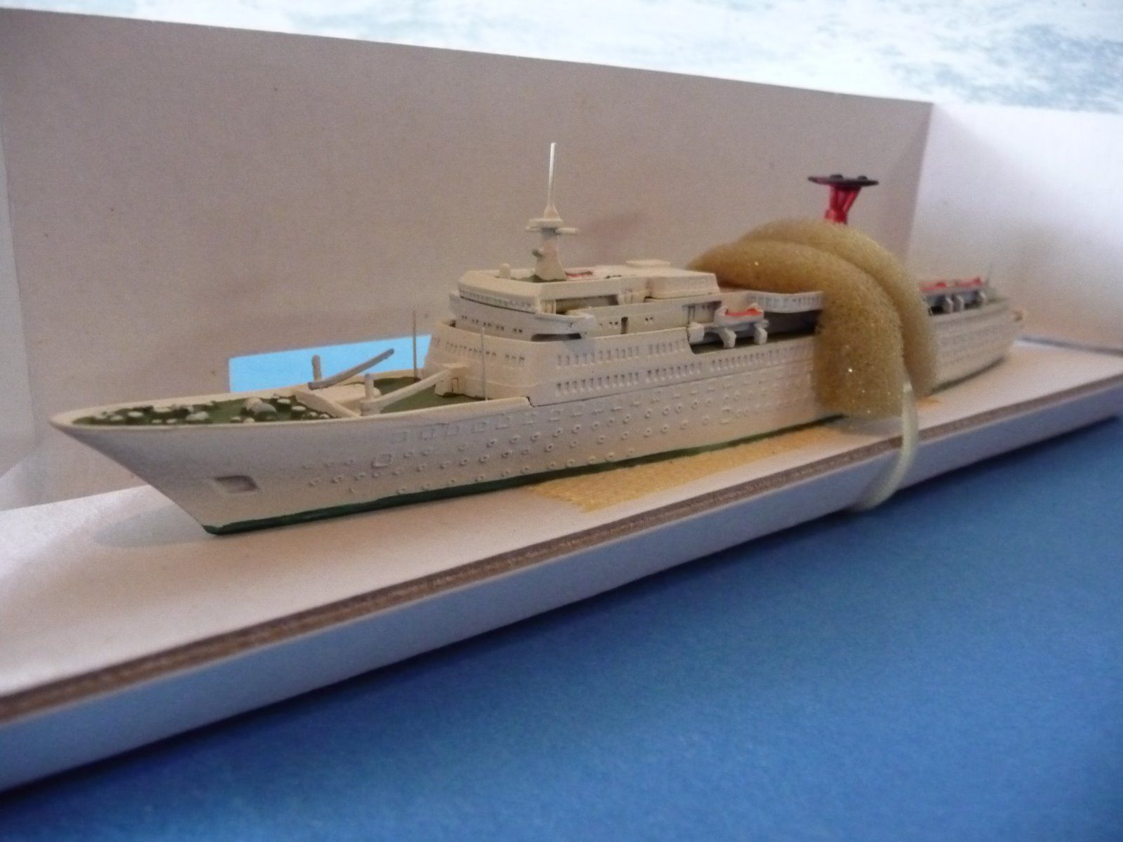 1/1250 scale model ship, "Hamburg", by, Hansa, No:  S- 172.