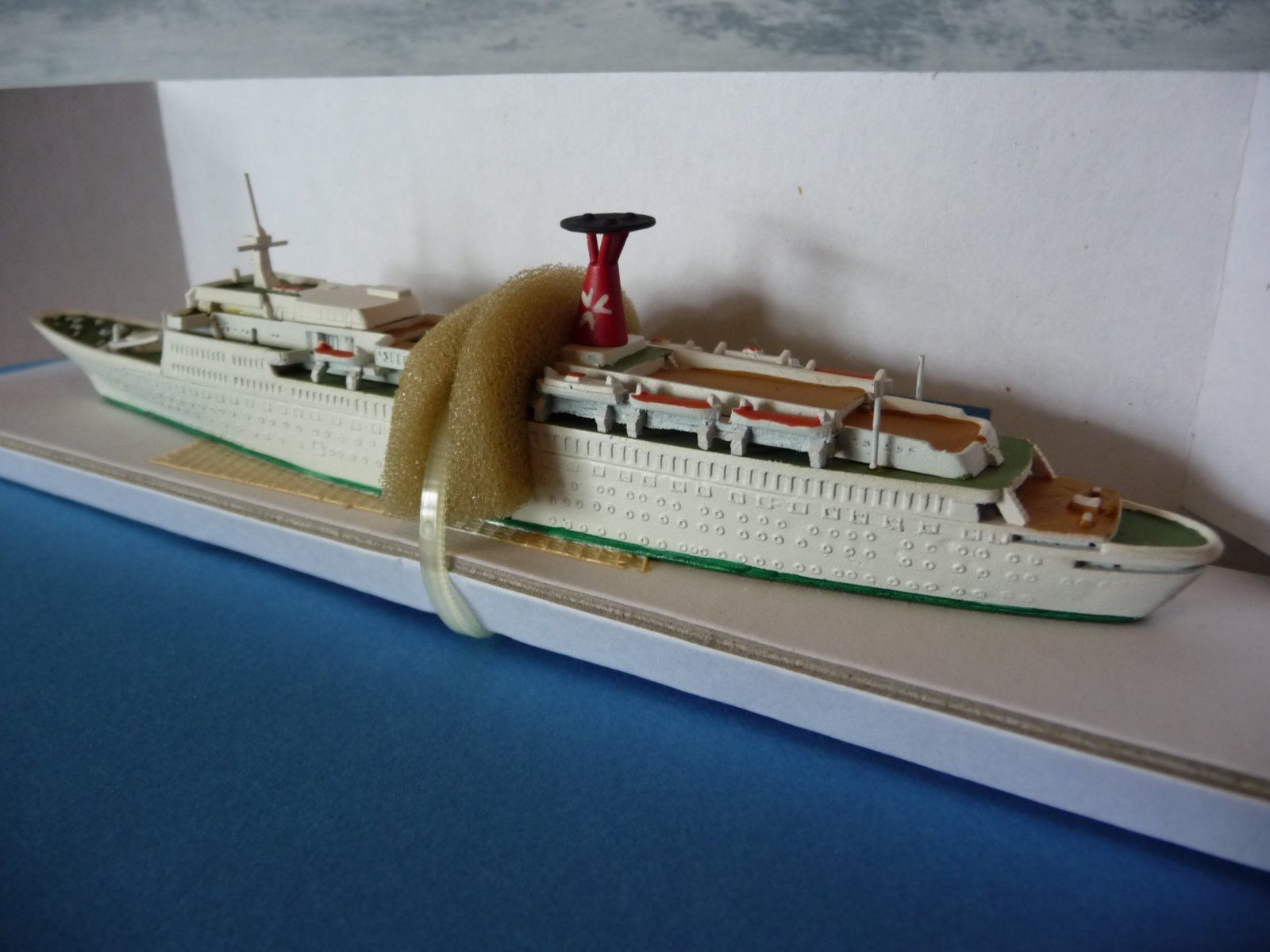 1/1250 scale model ship, "Hamburg", by, Hansa, No:  S- 172.