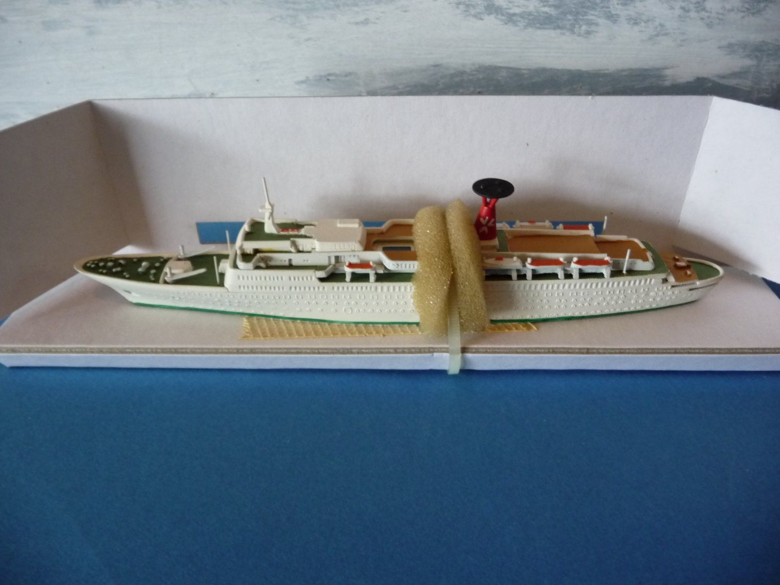 1/1250 scale model ship, "Hamburg", by, Hansa, No:  S- 172.