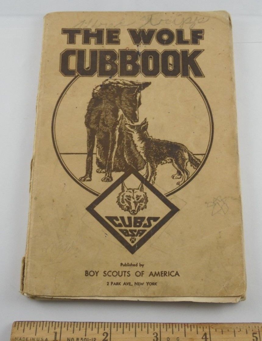 A VINTAGE 1943 BOY SCOUTS OF AMERICA "THE WOLF CUBBOOK"