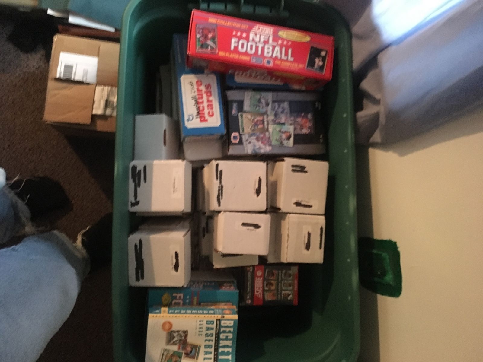 Huge Lot of Sports Cards (Mainly Football) over 40,000 cards!!!