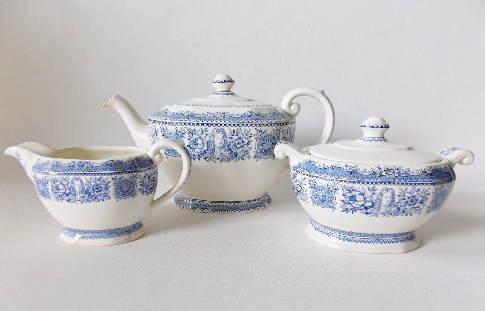 WEDGWOOD 'YALE' TEA SET BLUE AND WHITE CHINA ANTIQUE WEDGWOOD ETRURIA ENGLAND