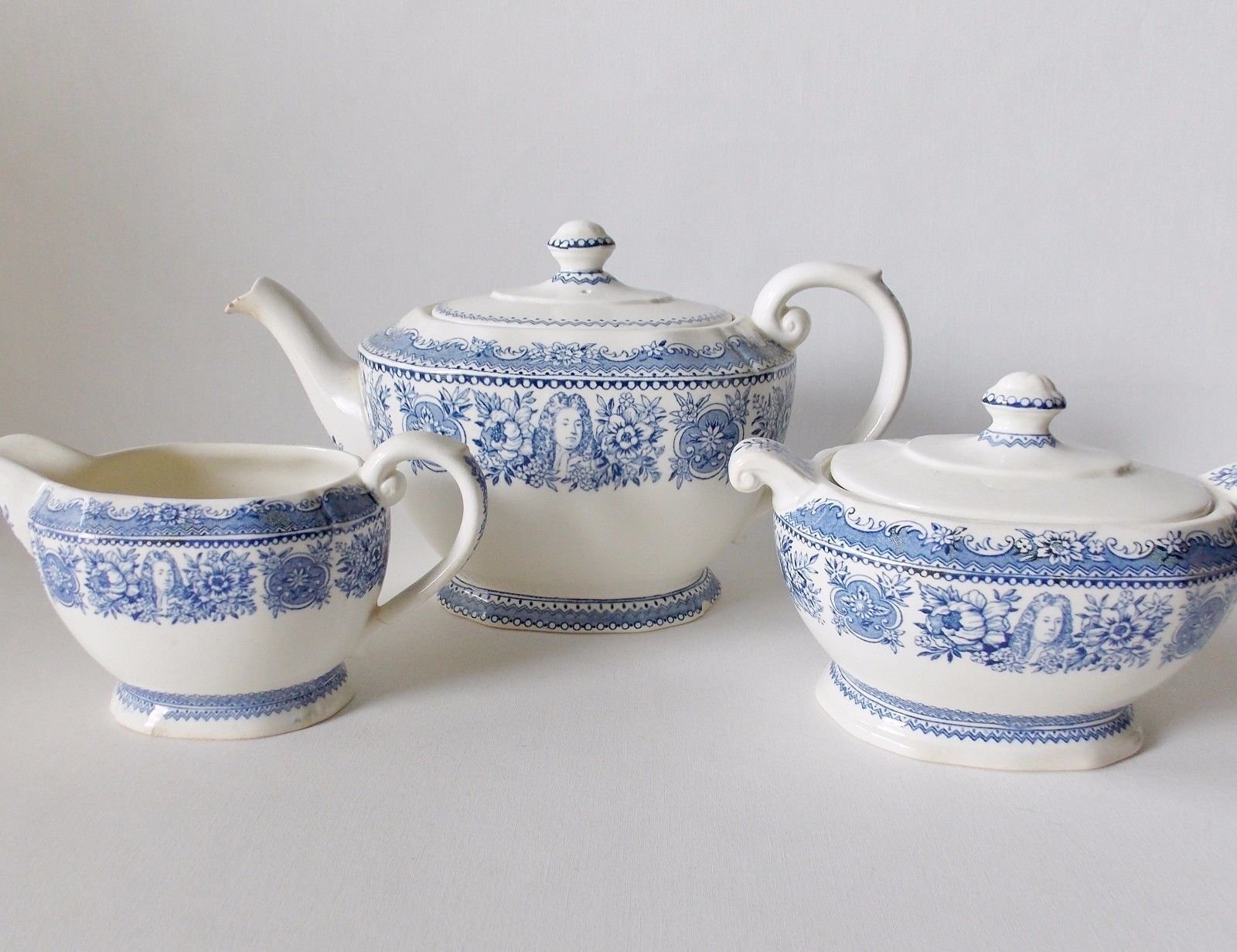 WEDGWOOD 'YALE' TEA SET BLUE AND WHITE CHINA ANTIQUE WEDGWOOD ETRURIA ENGLAND