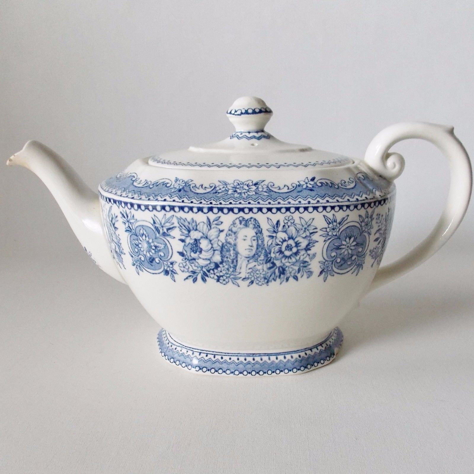 WEDGWOOD 'YALE' TEA SET BLUE AND WHITE CHINA ANTIQUE WEDGWOOD ETRURIA ENGLAND