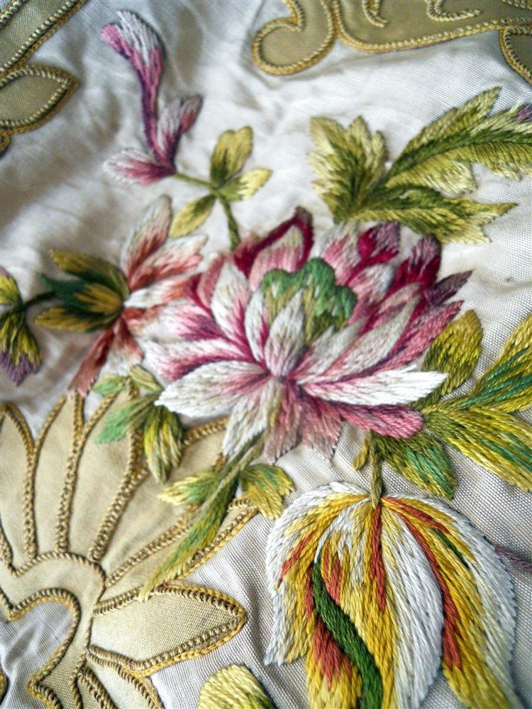 Valance French antique silk velvet applique embroideries 19th-century