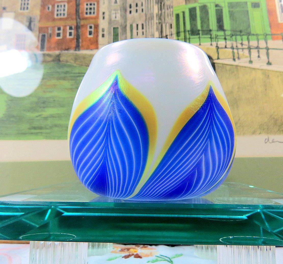 BOHEMIAN CZECH ART GLASS BLUE AND GOLD PULLED FEATHER IRIDESCENT 3" VASE