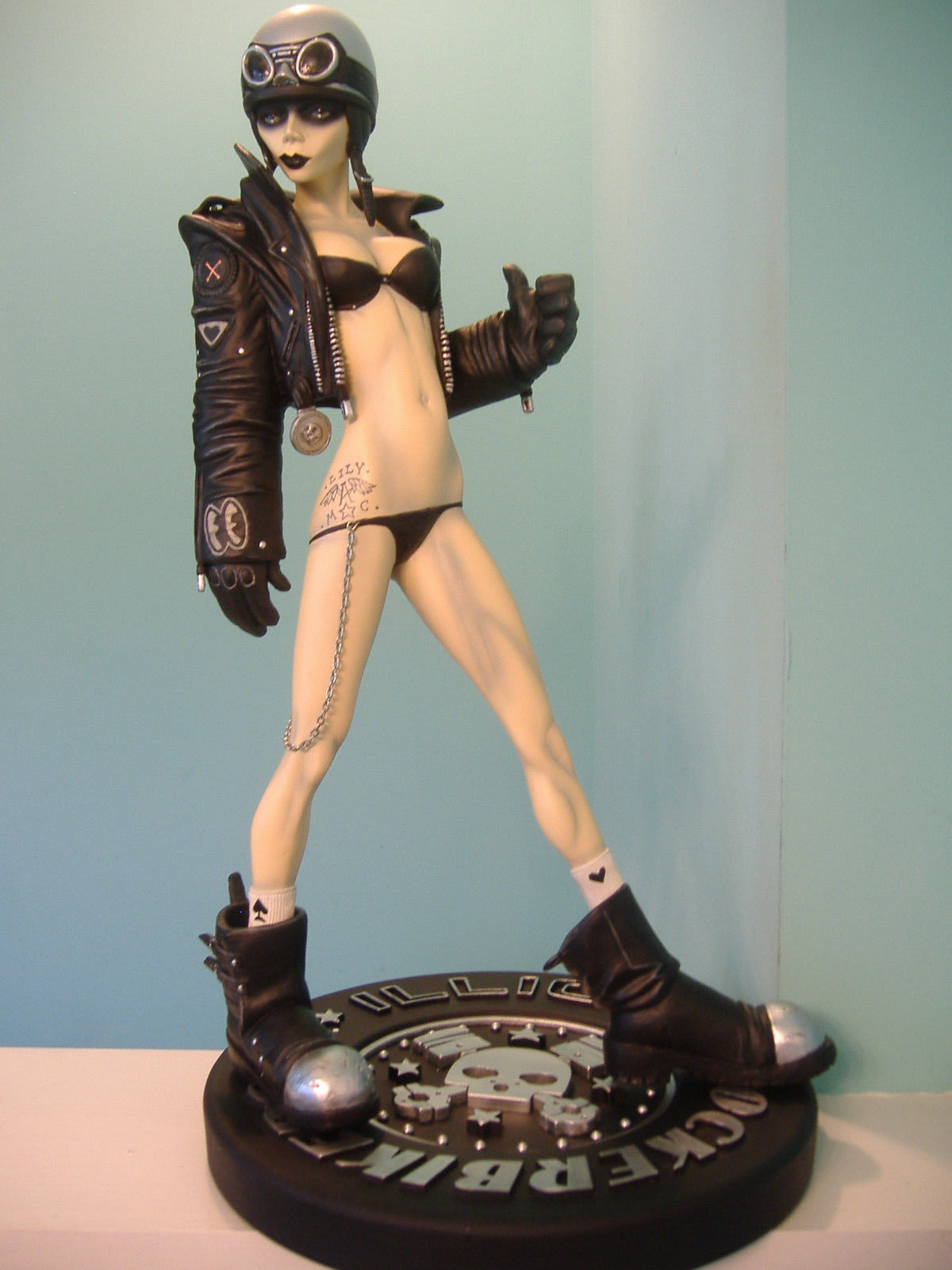 2007 Electric Tiki ILLICIT ROCKER BIKER GIRL 19" Statue Martin Emond Sideshow