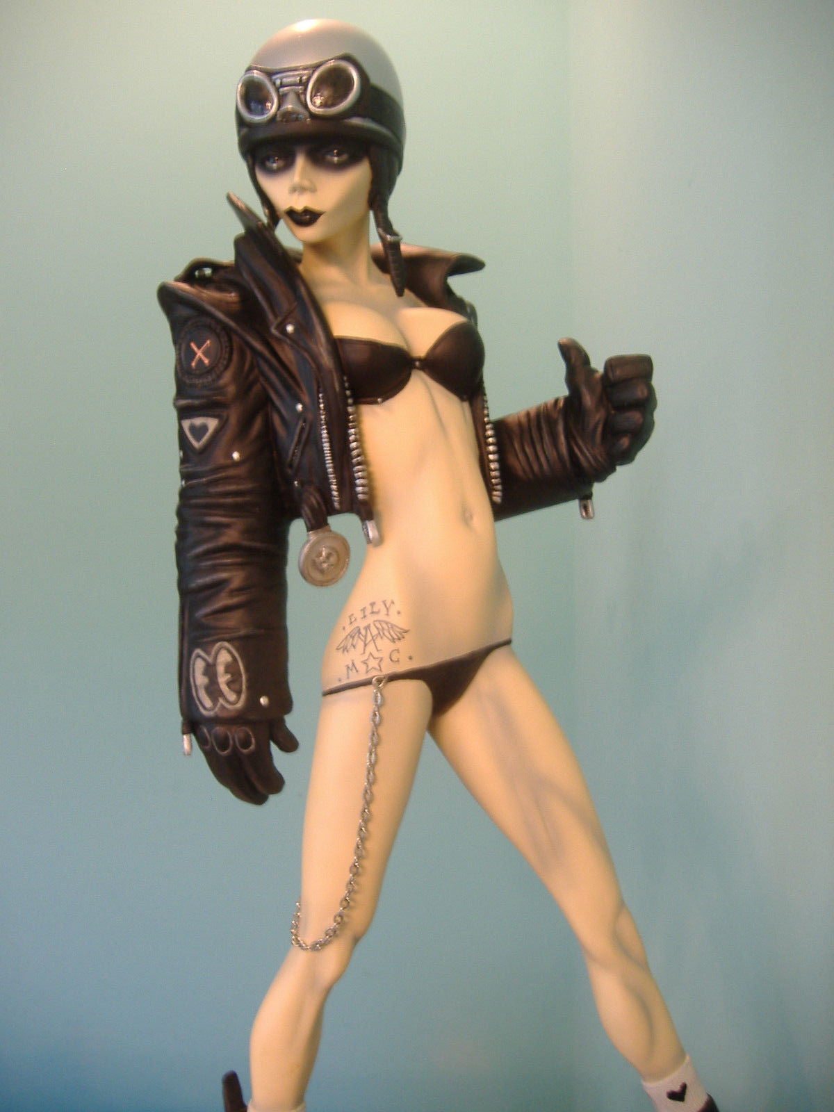 2007 Electric Tiki ILLICIT ROCKER BIKER GIRL 19" Statue Martin Emond Sideshow