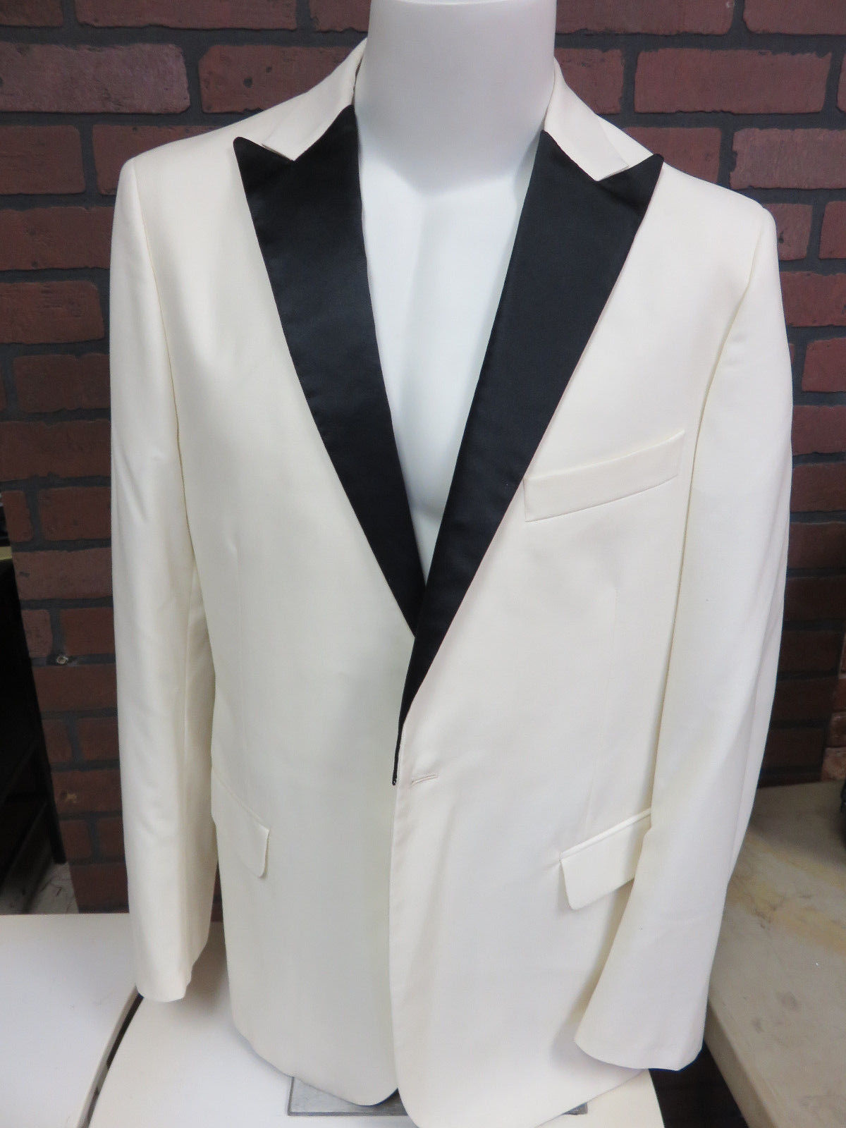 GLEE SCREEN USED Finn Off-White Tuxedo Jacket  STUDIO COA