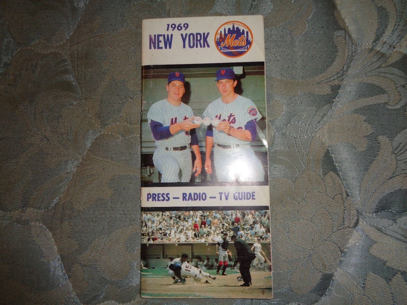 1969 NEW YORK METS MEDIA GUIDE WORLD CHAMPIONS Baseball Yearbook Program Book AD