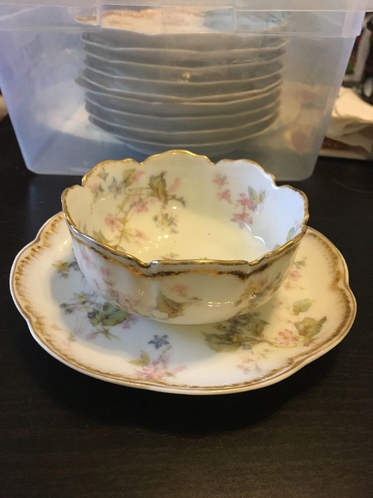 ANTIQUE HAVILAND LIMOGES FRANCE RAMEKIN CUP AND SAUCER ROSES DOUBLE GOLD (E)