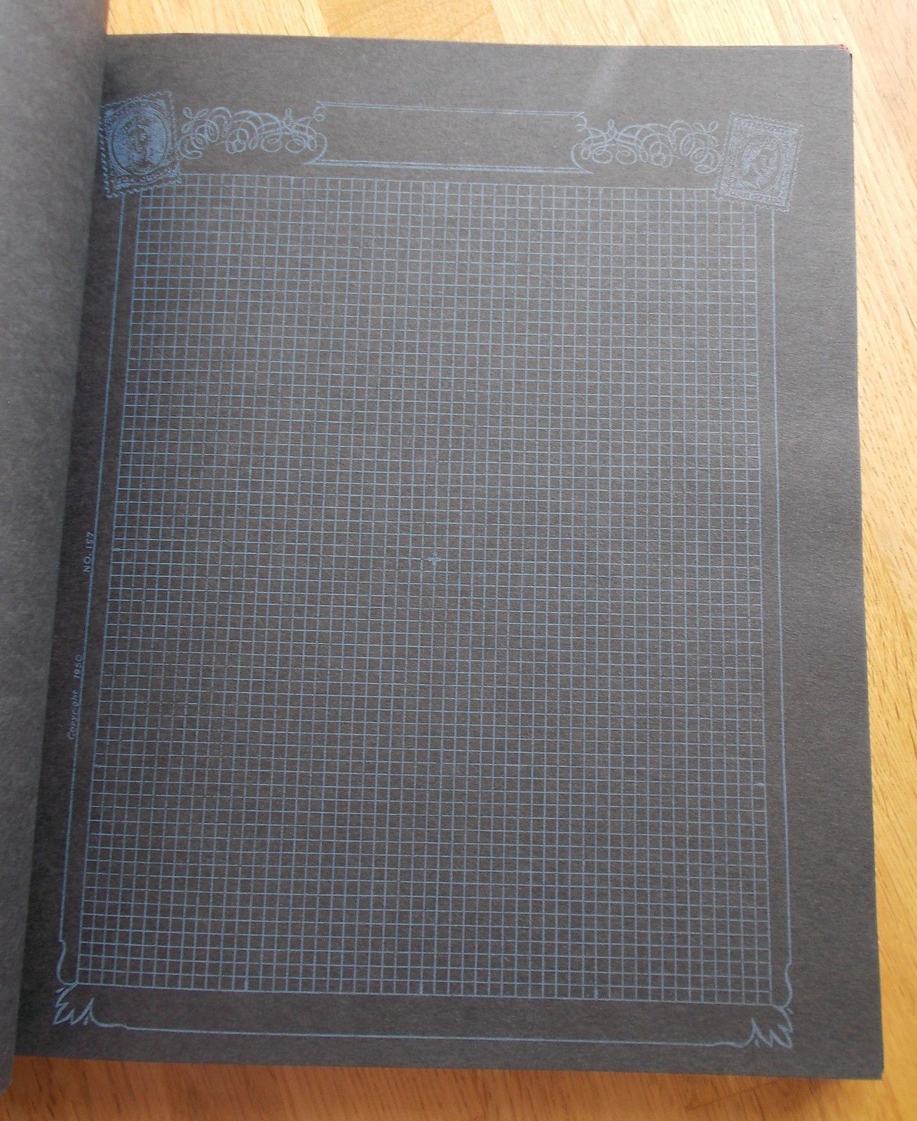 CLASSIC VINTAGE BARCLAYS SPRING BACK STAMP ALBUM WITH 80 BLACK LEAVES !!!!!!