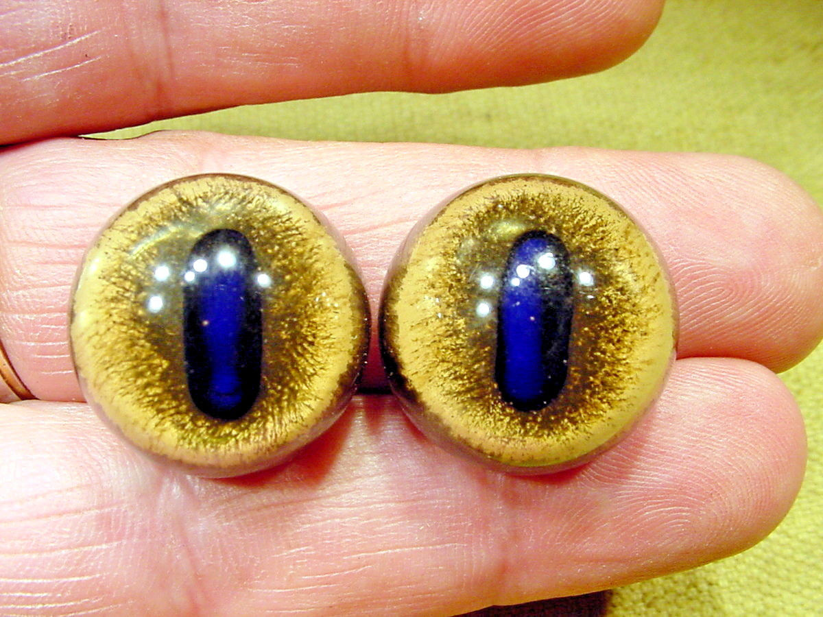 a pair vintage solid Glass Eyes size 22mm teady bear taxidermy age 1910 Art 1072