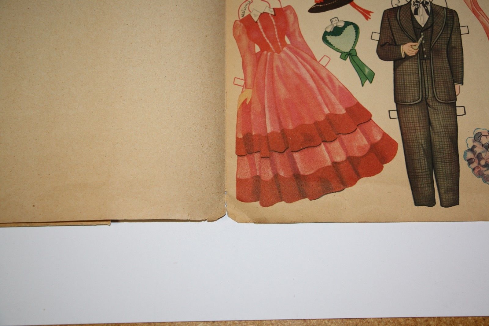 Vintage Original Uncut "Gone With The Wind " Paper Dolls