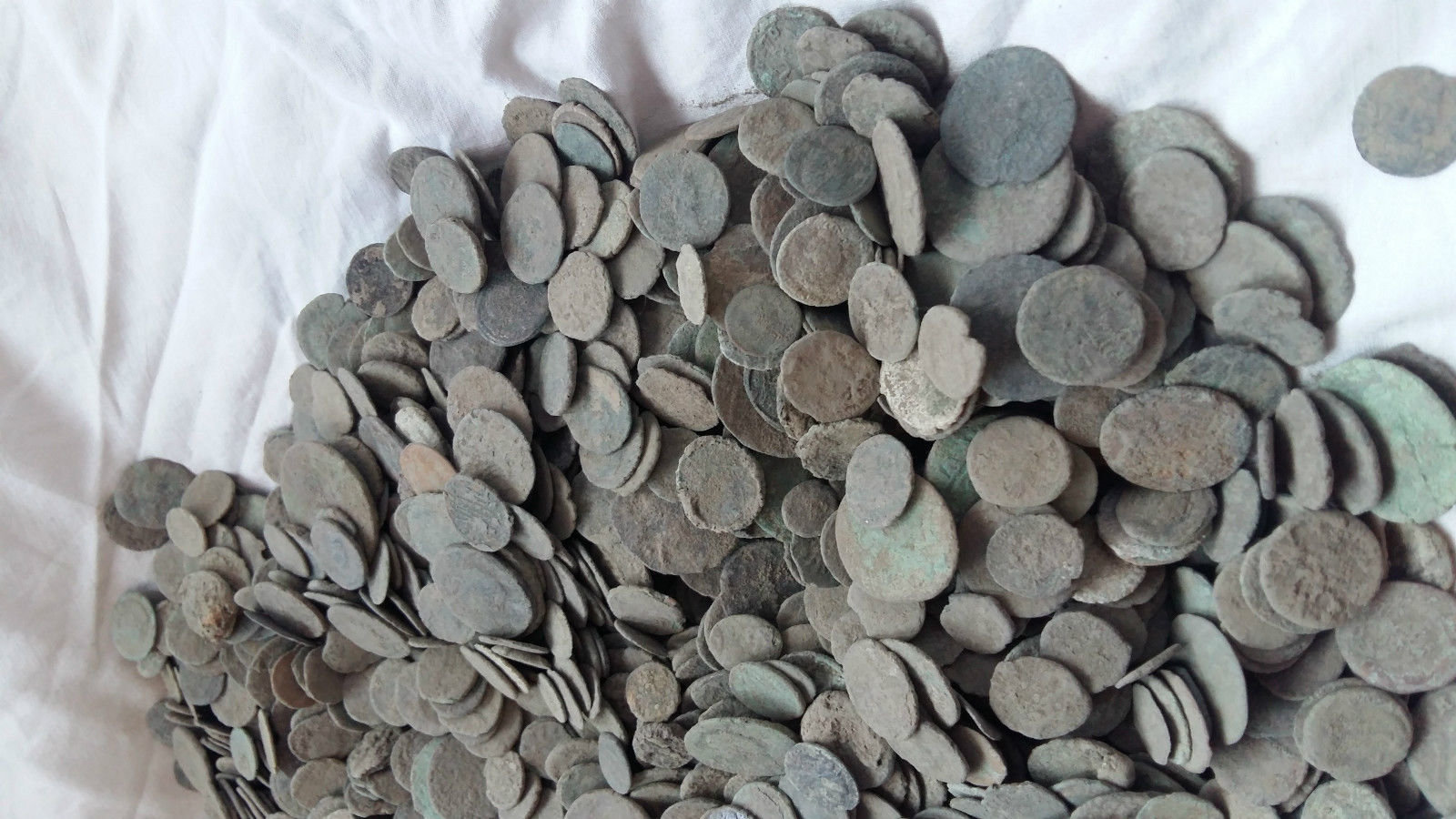 LOT OF 100 pcs UNCLEANED ROMAN COINS AE1, AE2, AE3 AND AE4