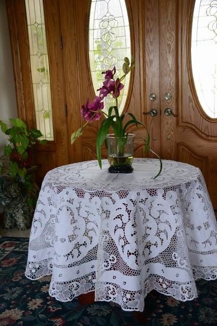 ALL HAND MADE VINTAGE VENICE LACE AND EMBROIDERY TABLECLOTH WHITE 72" ROUND