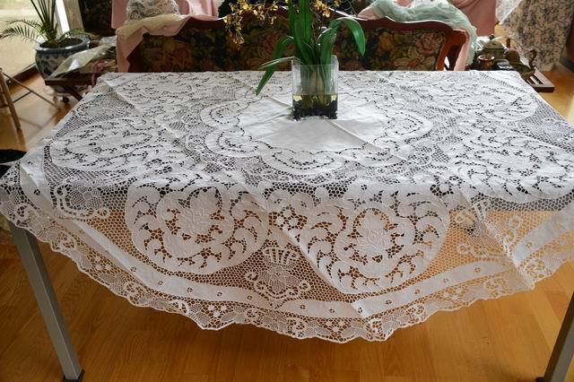 ALL HAND MADE VINTAGE VENICE LACE AND EMBROIDERY TABLECLOTH WHITE 72" ROUND