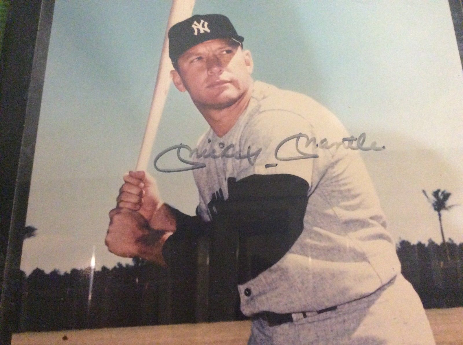 MICKEY MANTLE HAND SIGNED AUTOGRAPHED 8 x 10 NEW YORK YANKEES