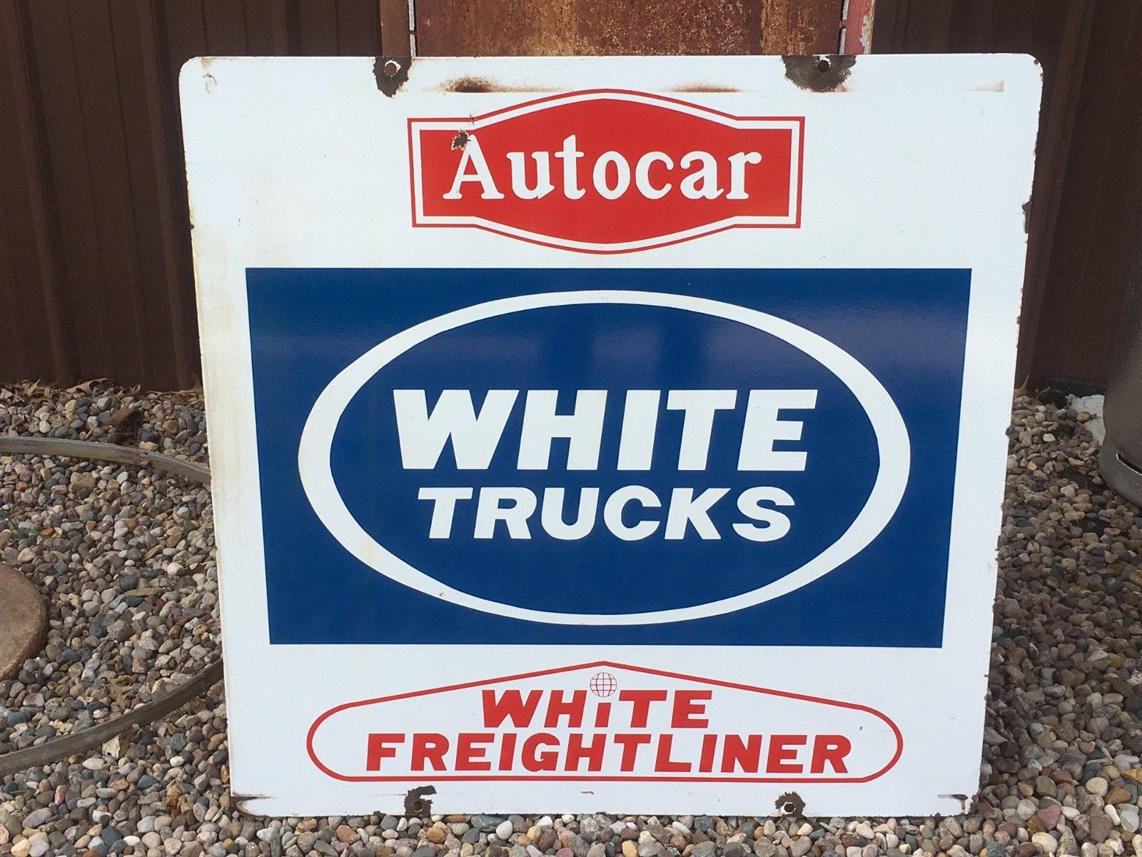 RARE ORIGINAL VinTagE AUTOCAR WHITE FREIGHTLINER TRUCKS Sign PORCELAIN DEALER