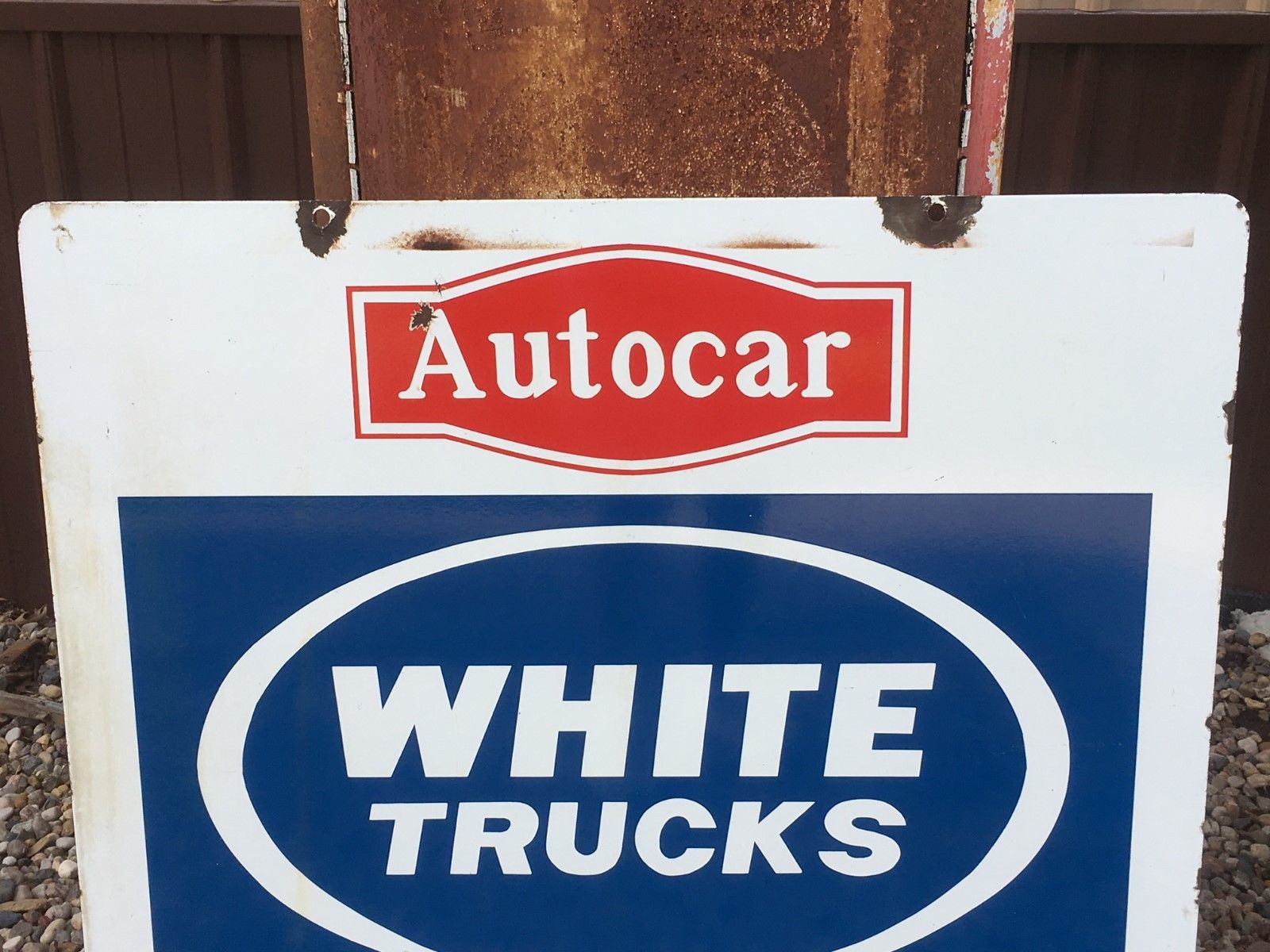 RARE ORIGINAL VinTagE AUTOCAR WHITE FREIGHTLINER TRUCKS Sign PORCELAIN DEALER