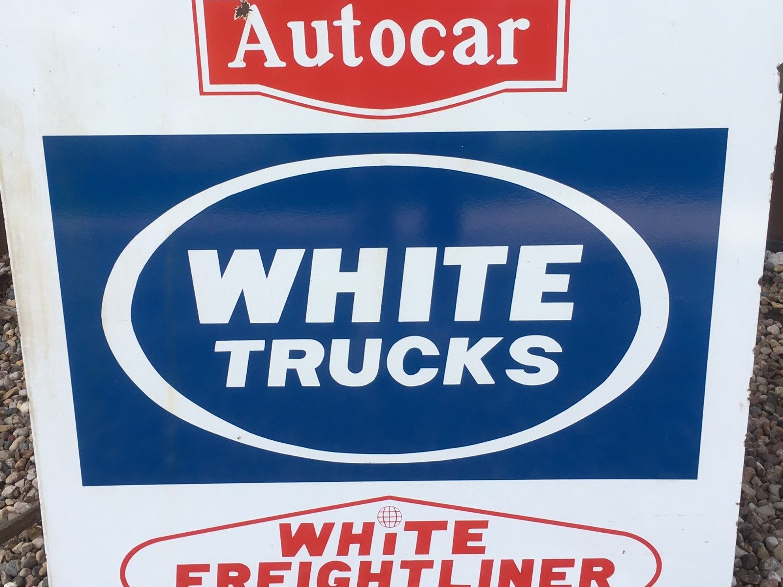 RARE ORIGINAL VinTagE AUTOCAR WHITE FREIGHTLINER TRUCKS Sign PORCELAIN DEALER