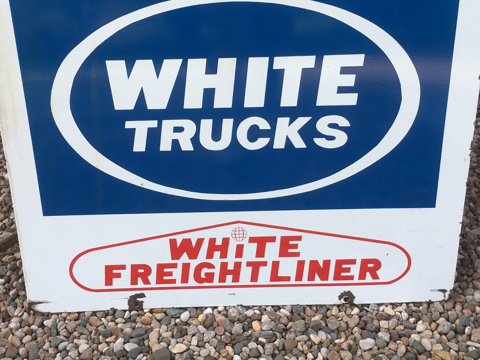 RARE ORIGINAL VinTagE AUTOCAR WHITE FREIGHTLINER TRUCKS Sign PORCELAIN DEALER