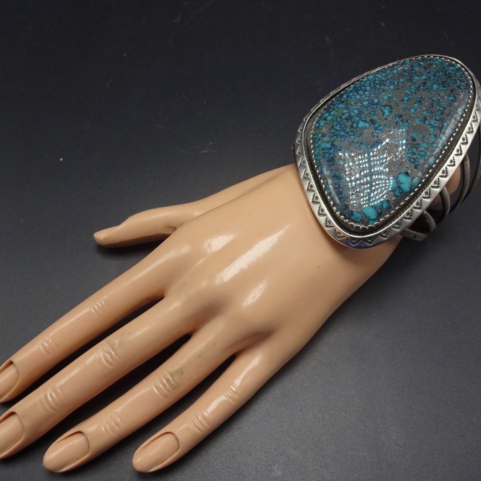 HUGE Vintage NAVAJO Sterling Silver & Kingman Spiderweb TURQUOISE Cuff BRACELET