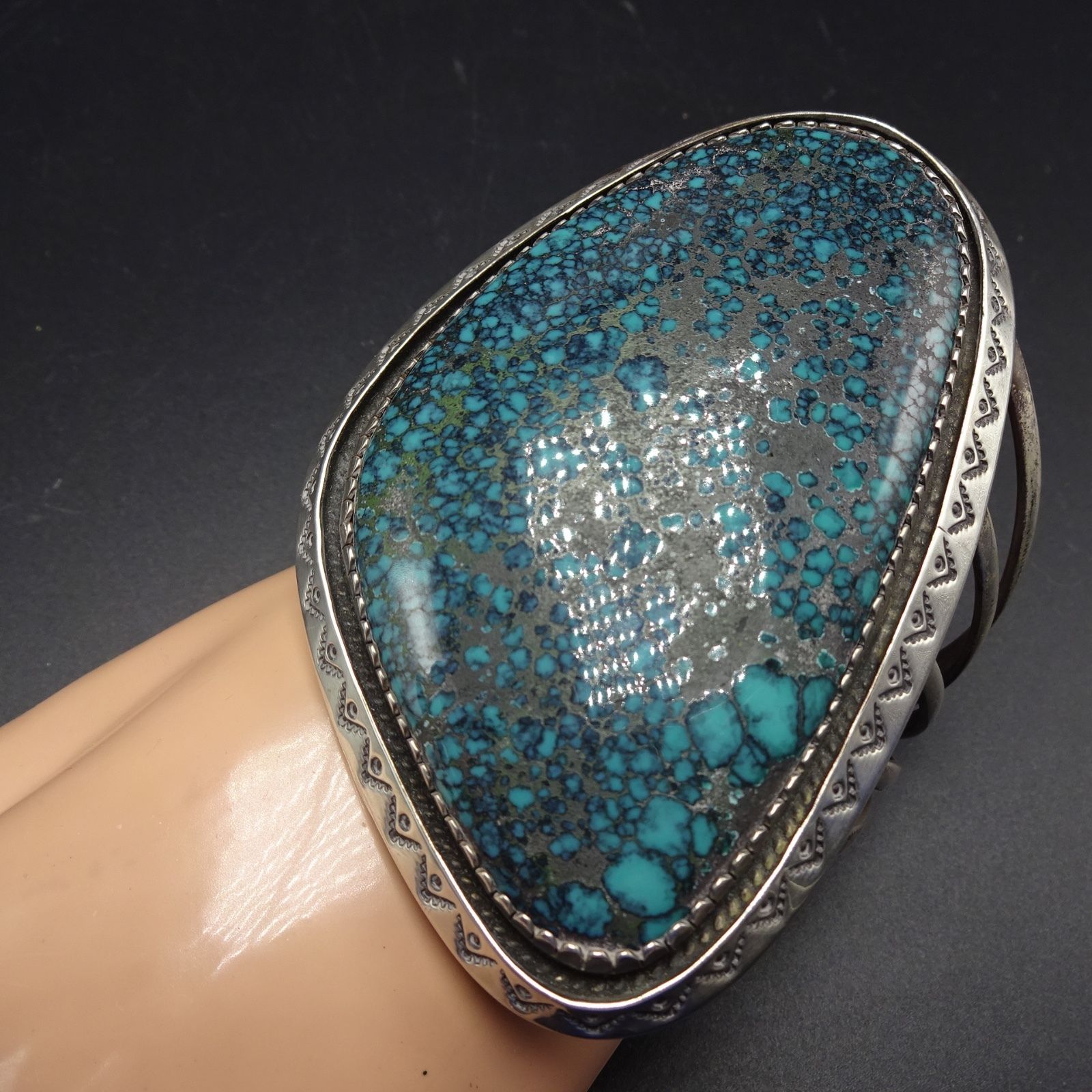 HUGE Vintage NAVAJO Sterling Silver & Kingman Spiderweb TURQUOISE Cuff BRACELET