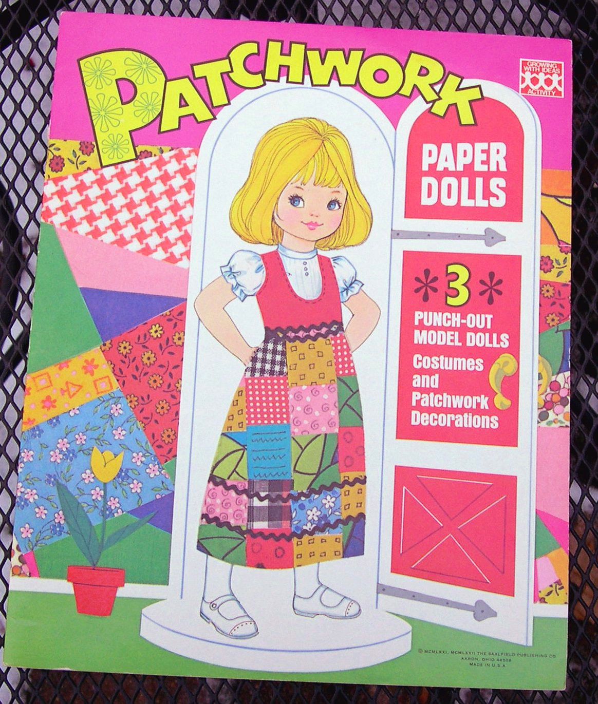 Vintage Saalfield #3403A PATCHWORK paper dolls book 1972 uncut/unused/GRANNY MOD