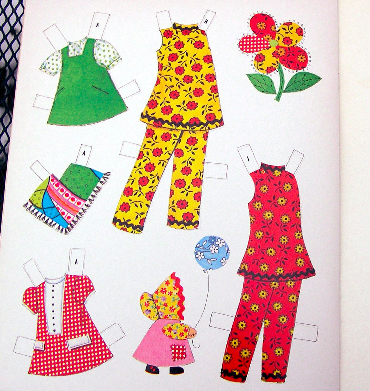 Vintage Saalfield #3403A PATCHWORK paper dolls book 1972 uncut/unused/GRANNY MOD