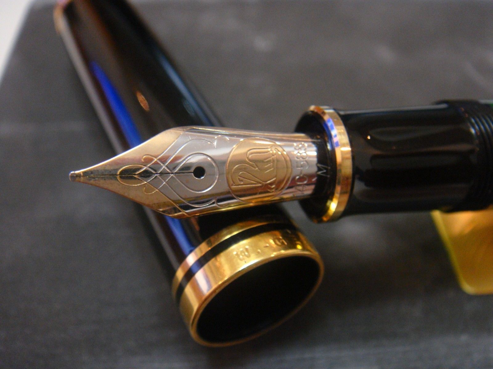 RARE Pelikan M900 Toledo W. Germany Fountain Pen  RARE 14C 585 M nib