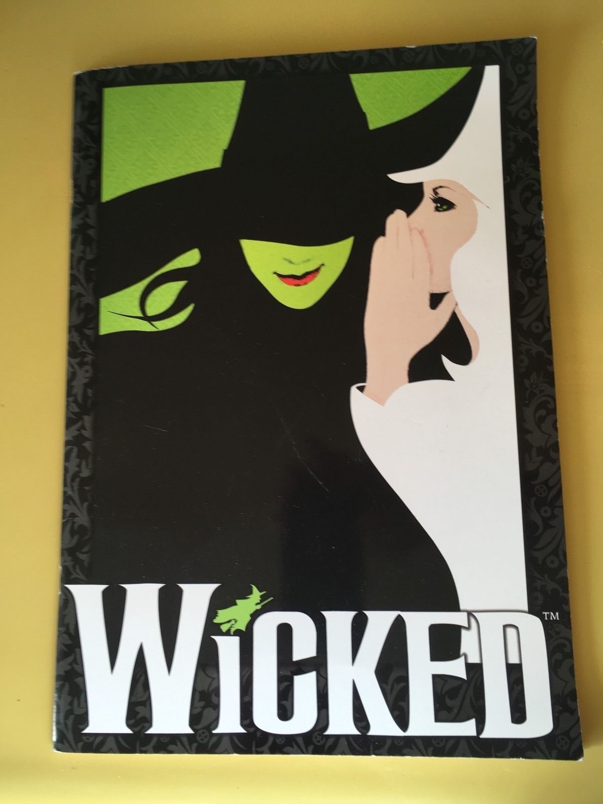 WICKED The Musical - Official Broadway Touring Souvenir Program 2011 Menzel