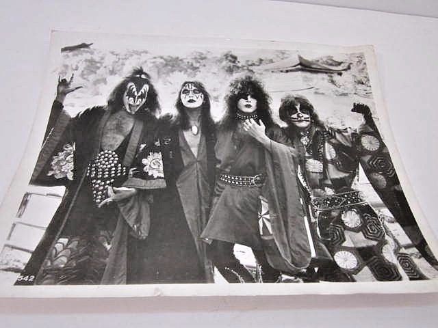 VINTAGE 1970'S KISS ROCK AND ROLL MUSIC BAND 8 X 10 BLACK & WHITE PHOTOGRAPH