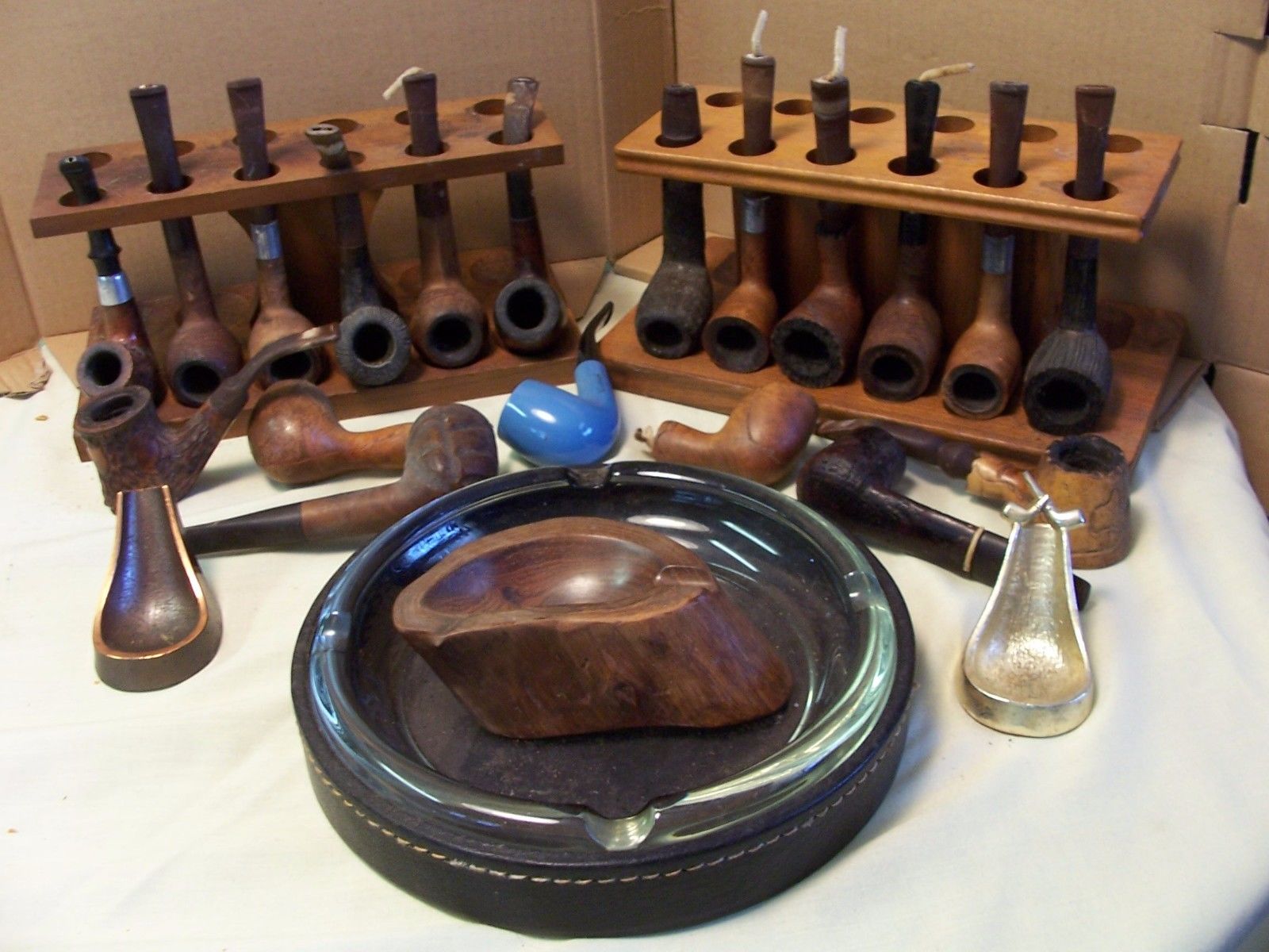 LARGE VINTAGE SMOKING PIPE LOT - 19 PIPES - WOOD RACKS - ASHTRAYS - ALL ORIGINAL