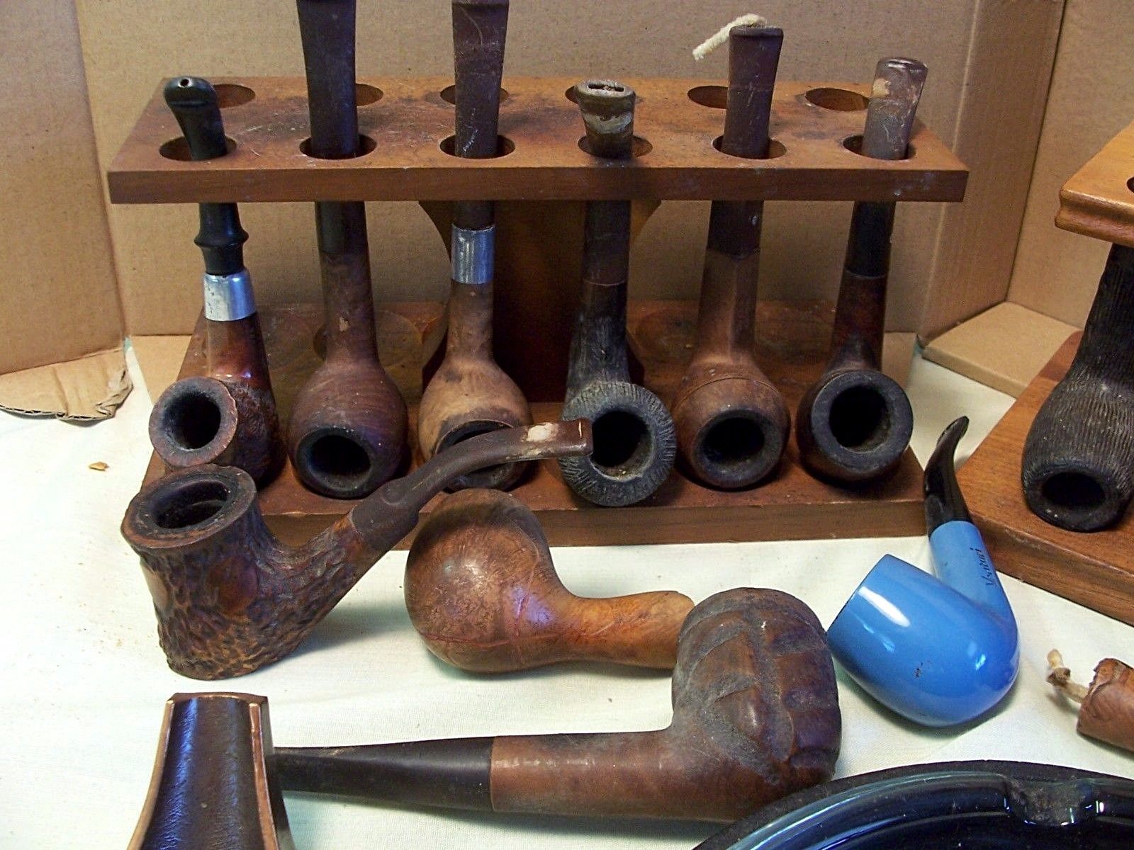 LARGE VINTAGE SMOKING PIPE LOT - 19 PIPES - WOOD RACKS - ASHTRAYS - ALL ORIGINAL