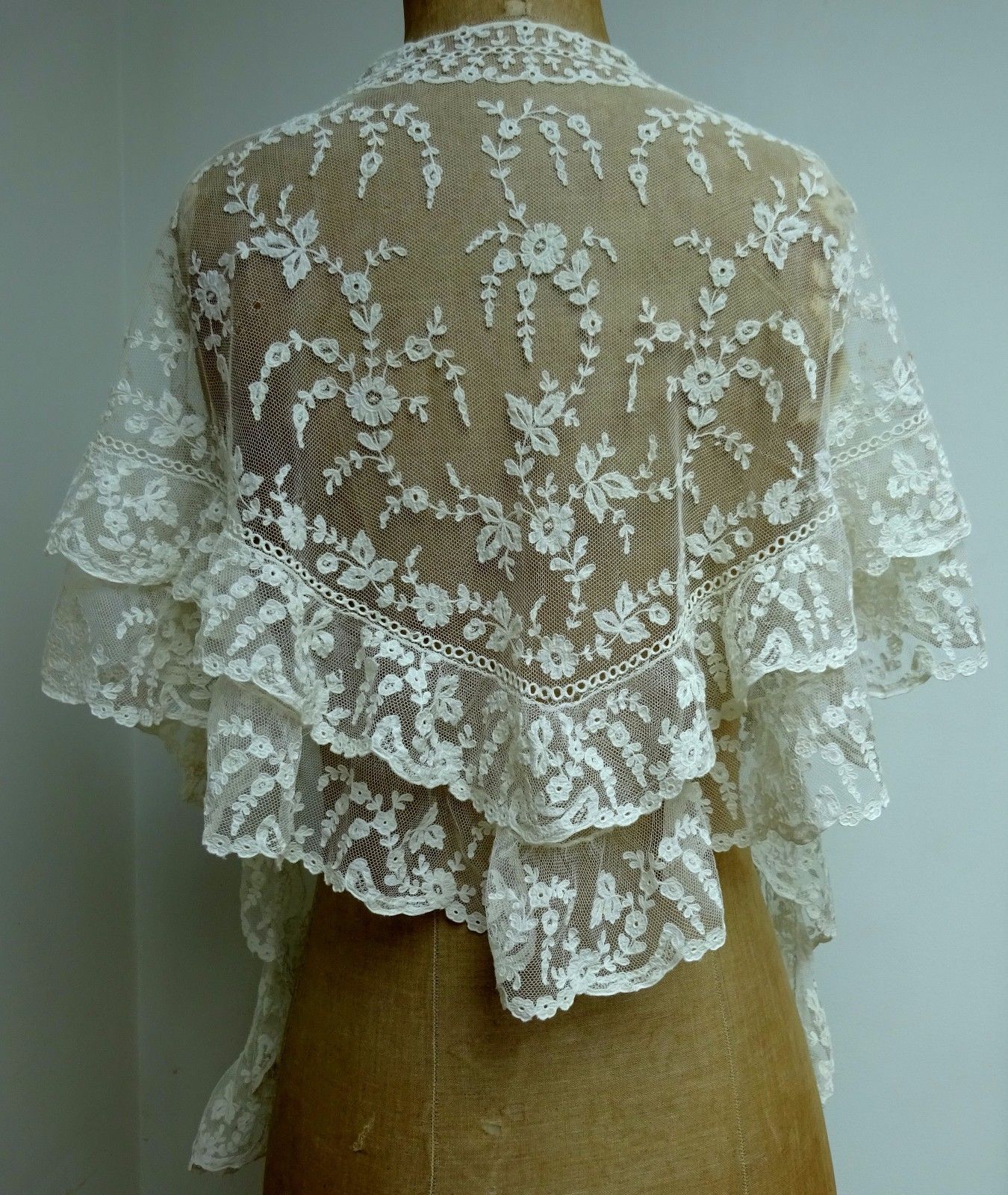 Stunning Victorian Handmade Antique Lace Capelet Shawl Cape Wedding Bridal Trim