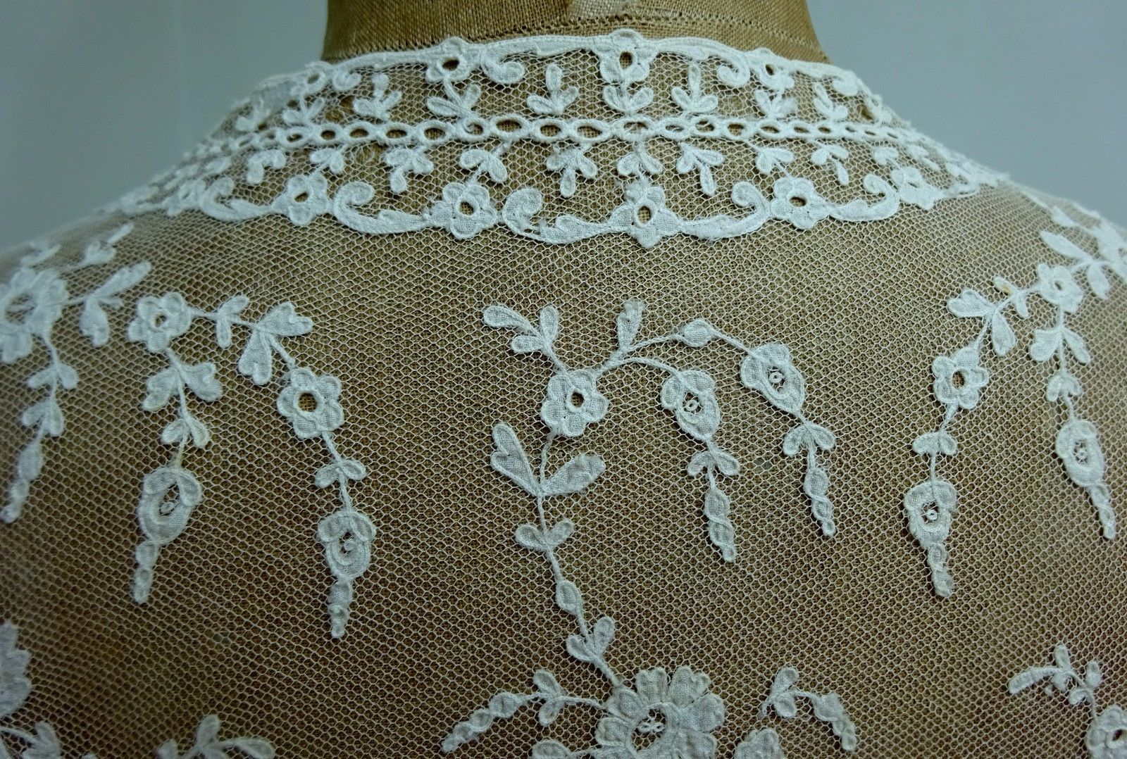 Stunning Victorian Handmade Antique Lace Capelet Shawl Cape Wedding Bridal Trim