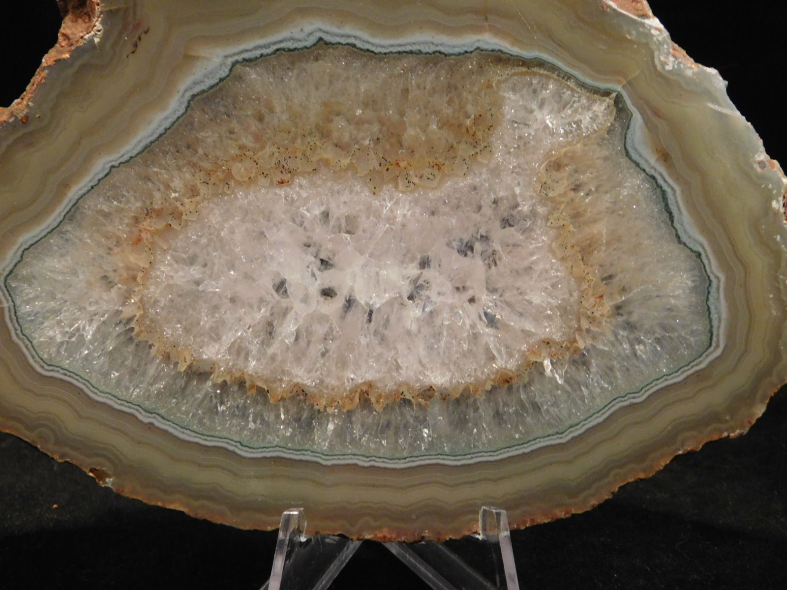 A Polished 100% Natural Brazilian Banded Agate Slice or Slab With Stand! 164gr e