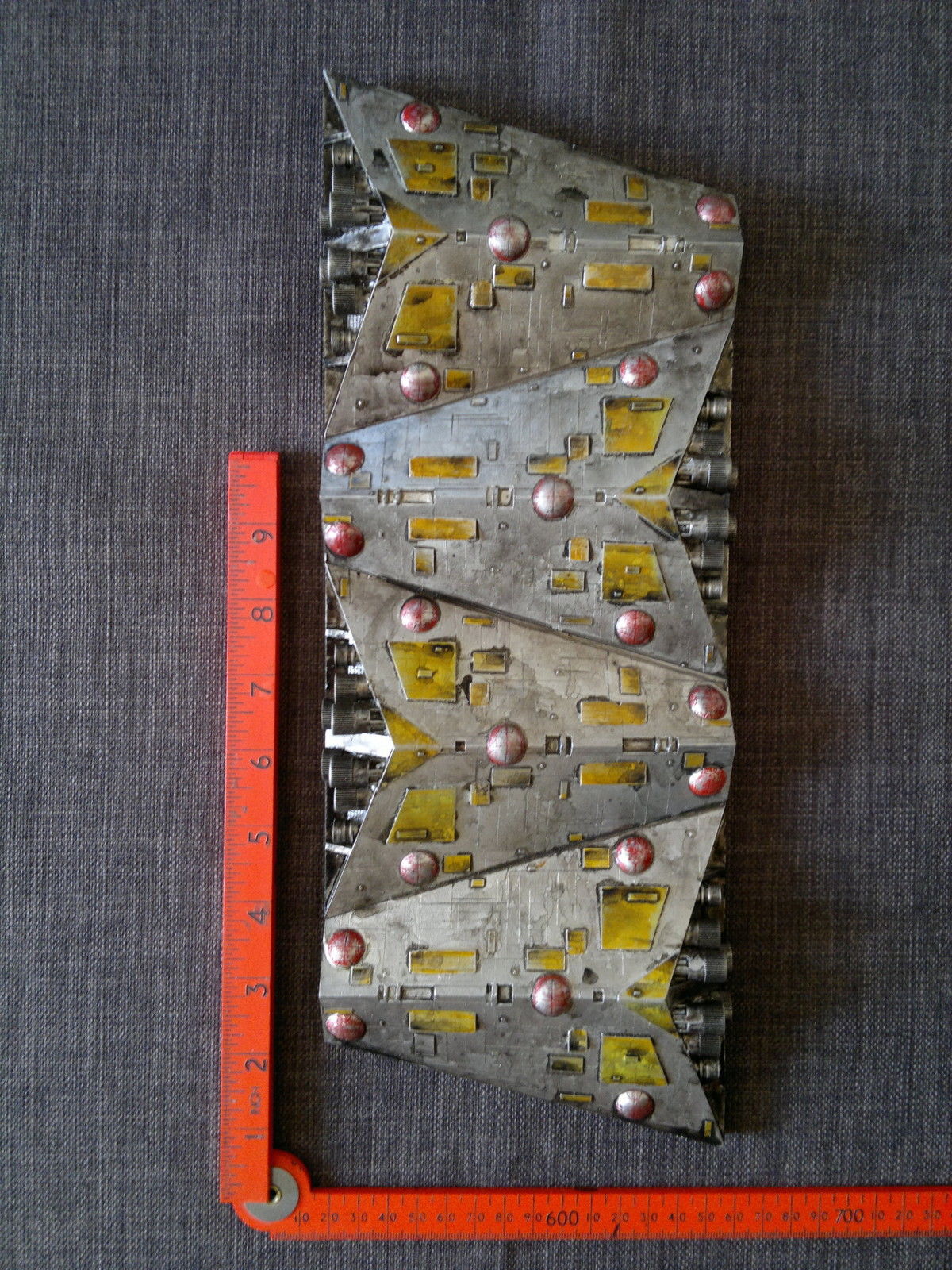 sci fi abstract sculpture sardines