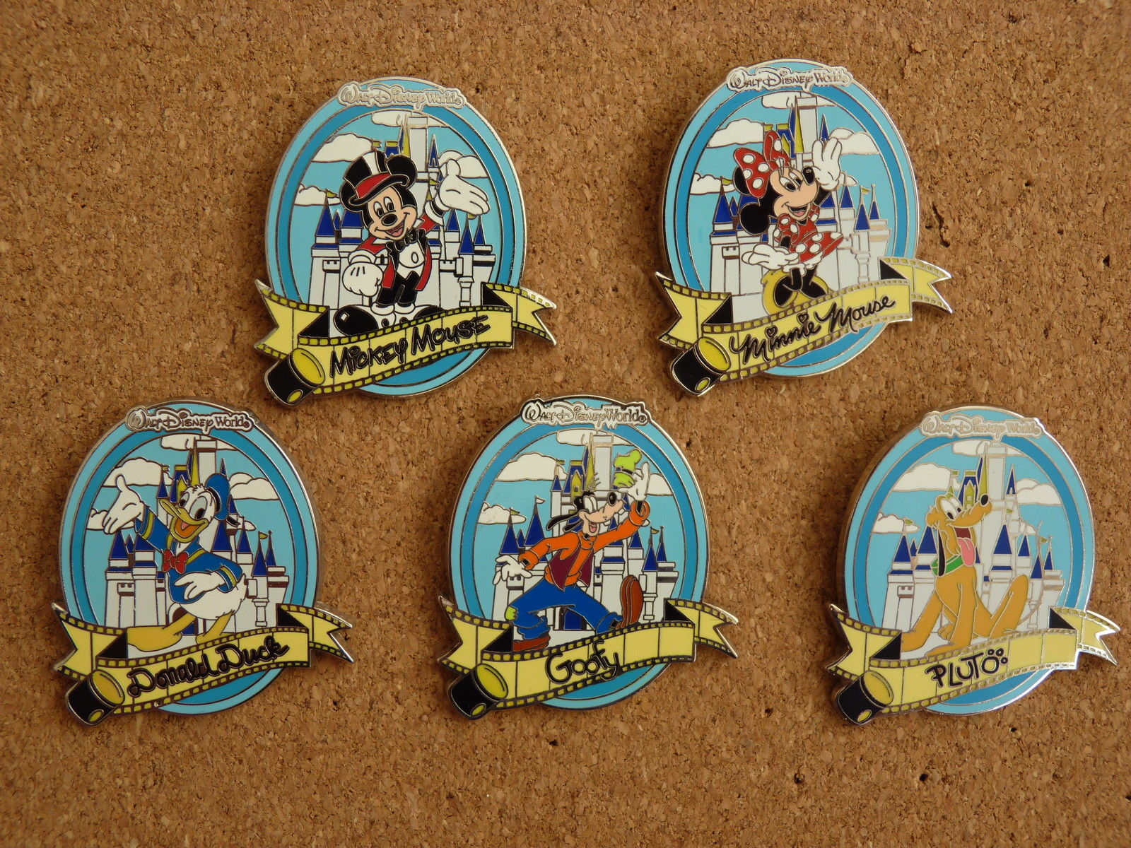 Disney LE  pin set* Mickey, Minnie, Pluto, Donald Duck & Goofy