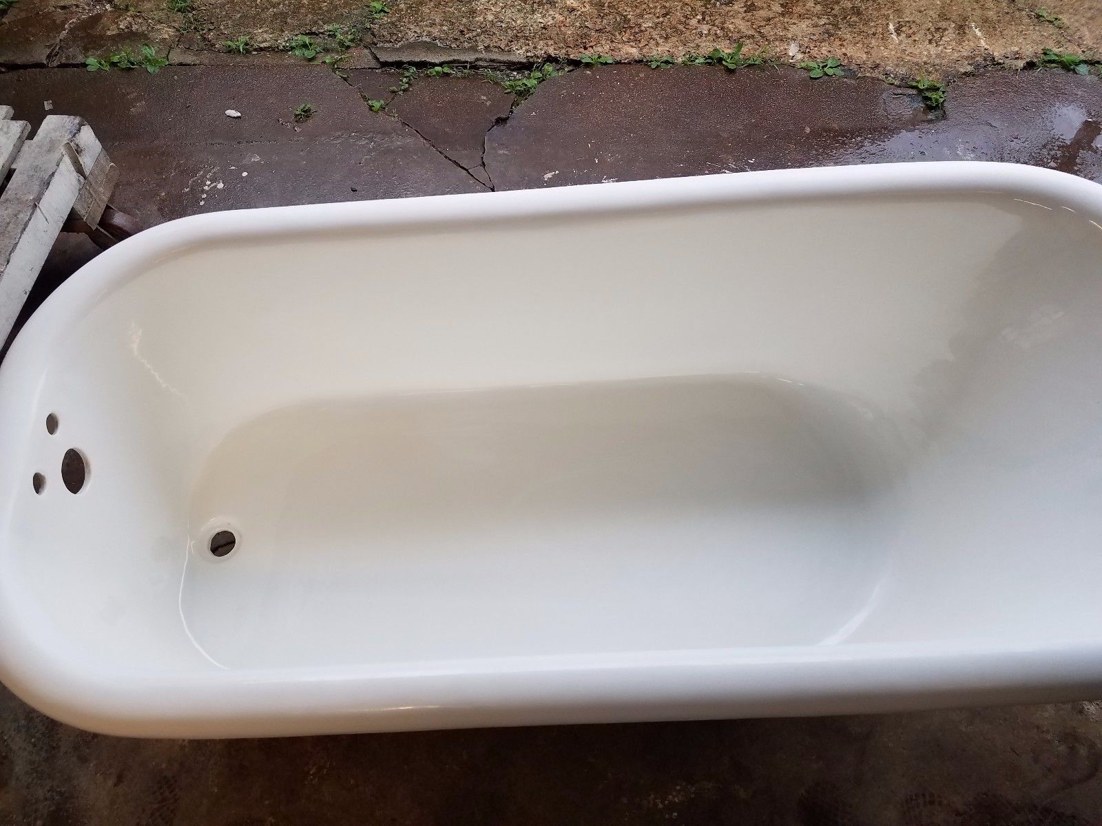 5 1/2 foot antique clawfoot bathtub