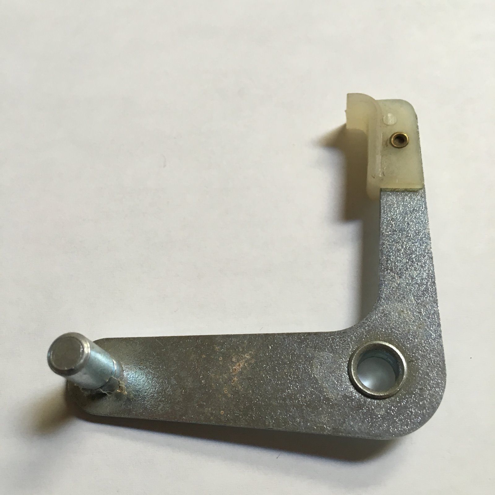 BALLY / WILLIAMS PINBALL CRANK ASSEMBLY SLINGSHOT ARM ( NOS )