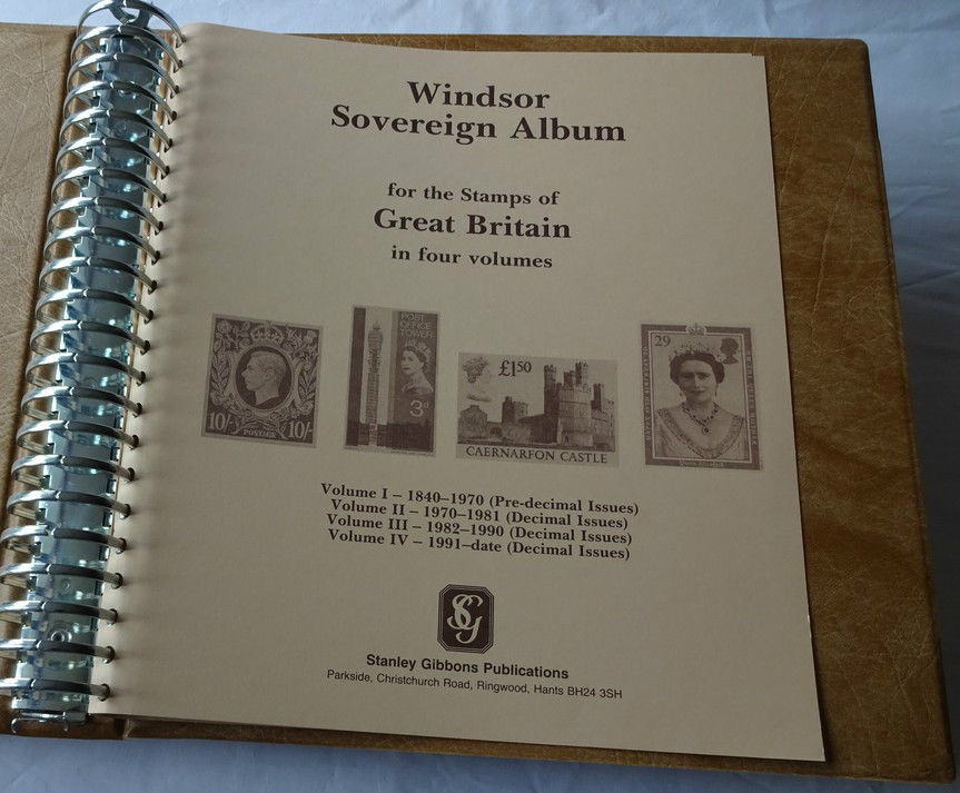 STANLEY GIBBONS WINDSOR SOVEREIGN RING ALBUMS WITH SLIPCASE EXCELLENT COND