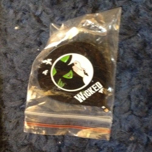 NEW Wicked Broadway Theater SHOW Tac Lapel Pin Souvenir & Cards WOZ Collectible