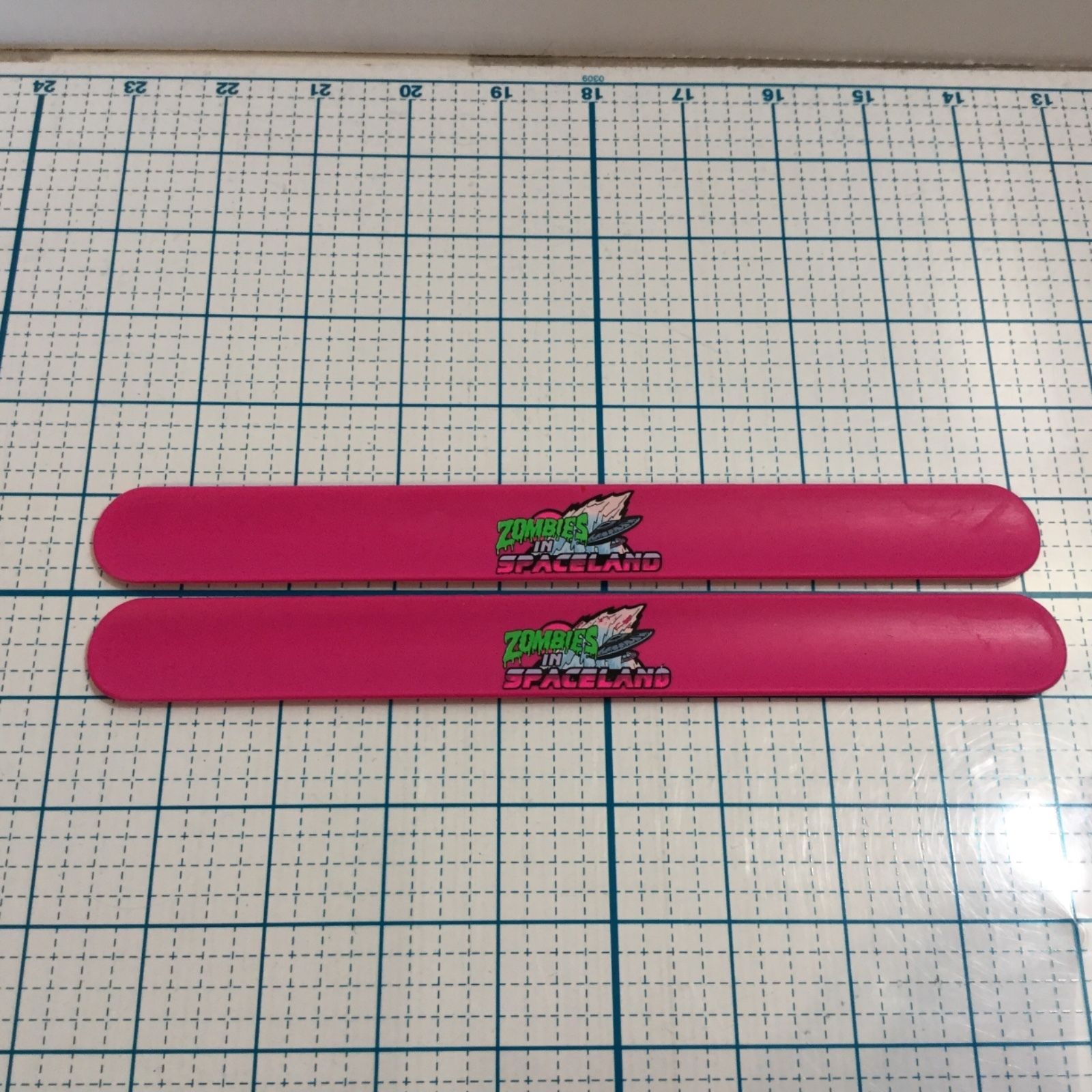 (2) GameStop Exclusive CALL OF DUTY Infinite Warfare Promo Pink Slap Bracelets