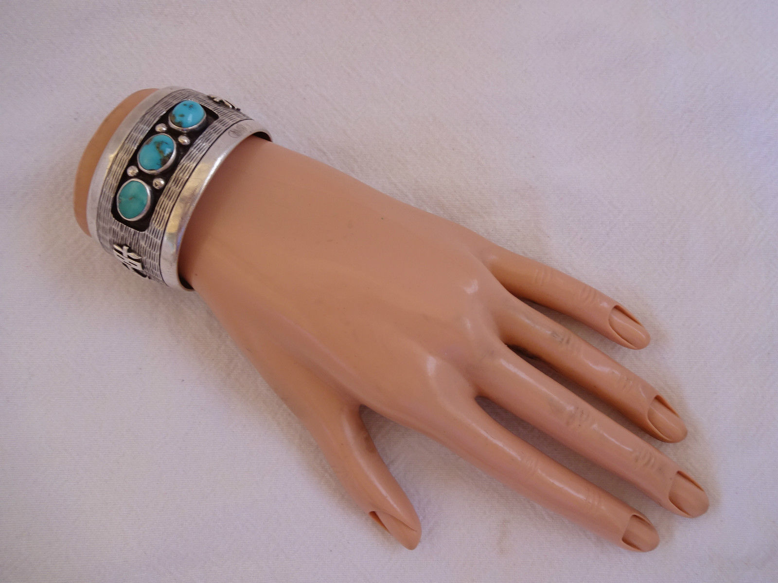 Signed Vintage NAVAJO Sterling Silver & TURQUOISE Cuff BRACELET Small Size Wrist