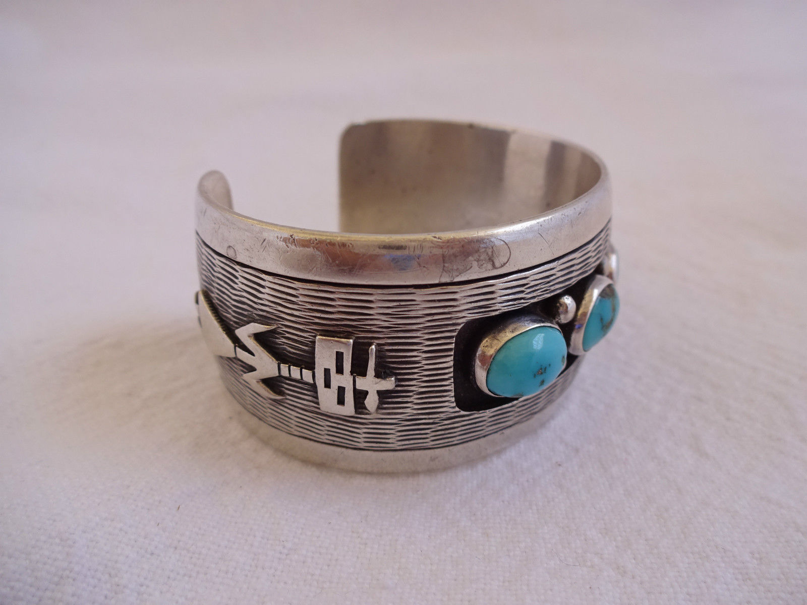 Signed Vintage NAVAJO Sterling Silver & TURQUOISE Cuff BRACELET Small Size Wrist