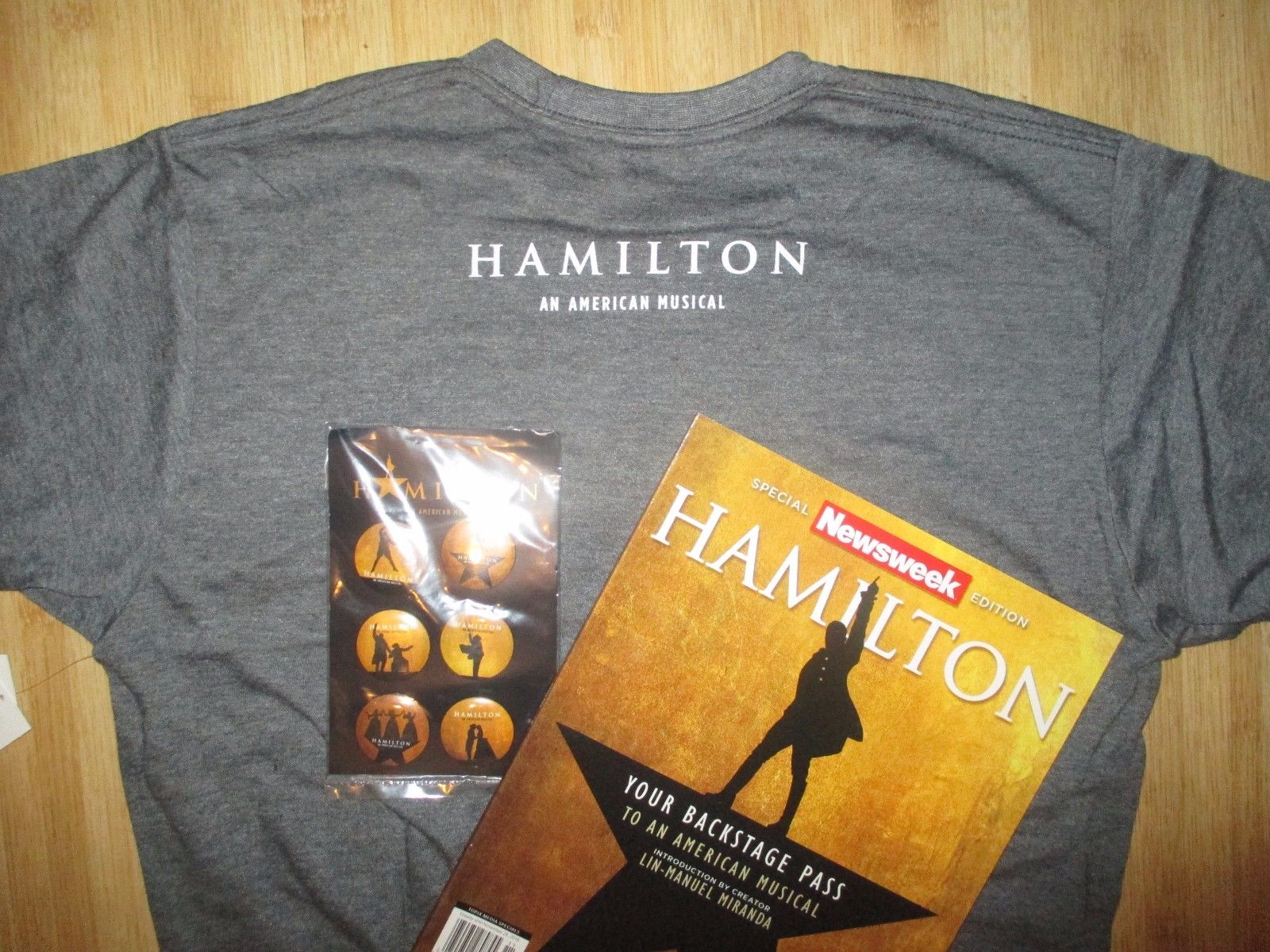 NEW Hamilton Broadway Musical OFFICIAL T TEE SHIRT MENS L Buttons Newsweek Book